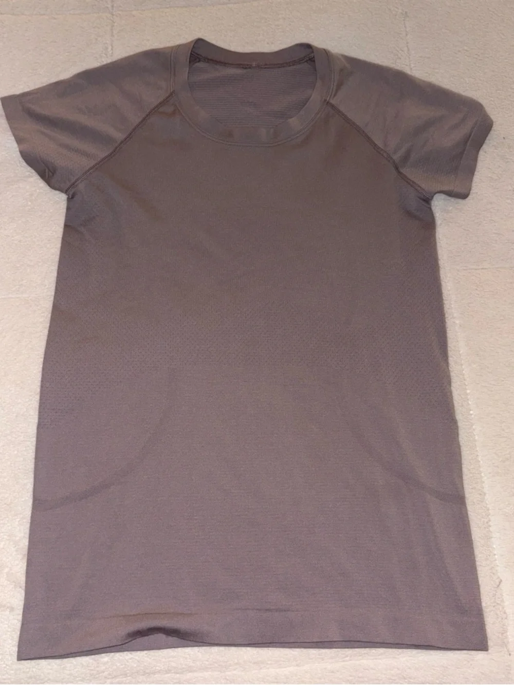 Dusty Lavender Lululemon Short Sleeve Swiftly Tech 2.0 Full Length Tee - Picture 1 of 3